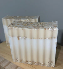 Load image into Gallery viewer, Goat milk, Honey & Oats Soap